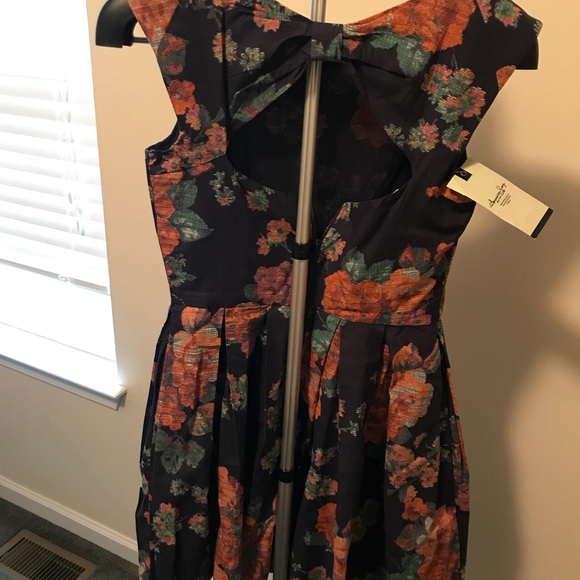 Floral Dress NWT - Picture 2 of 3